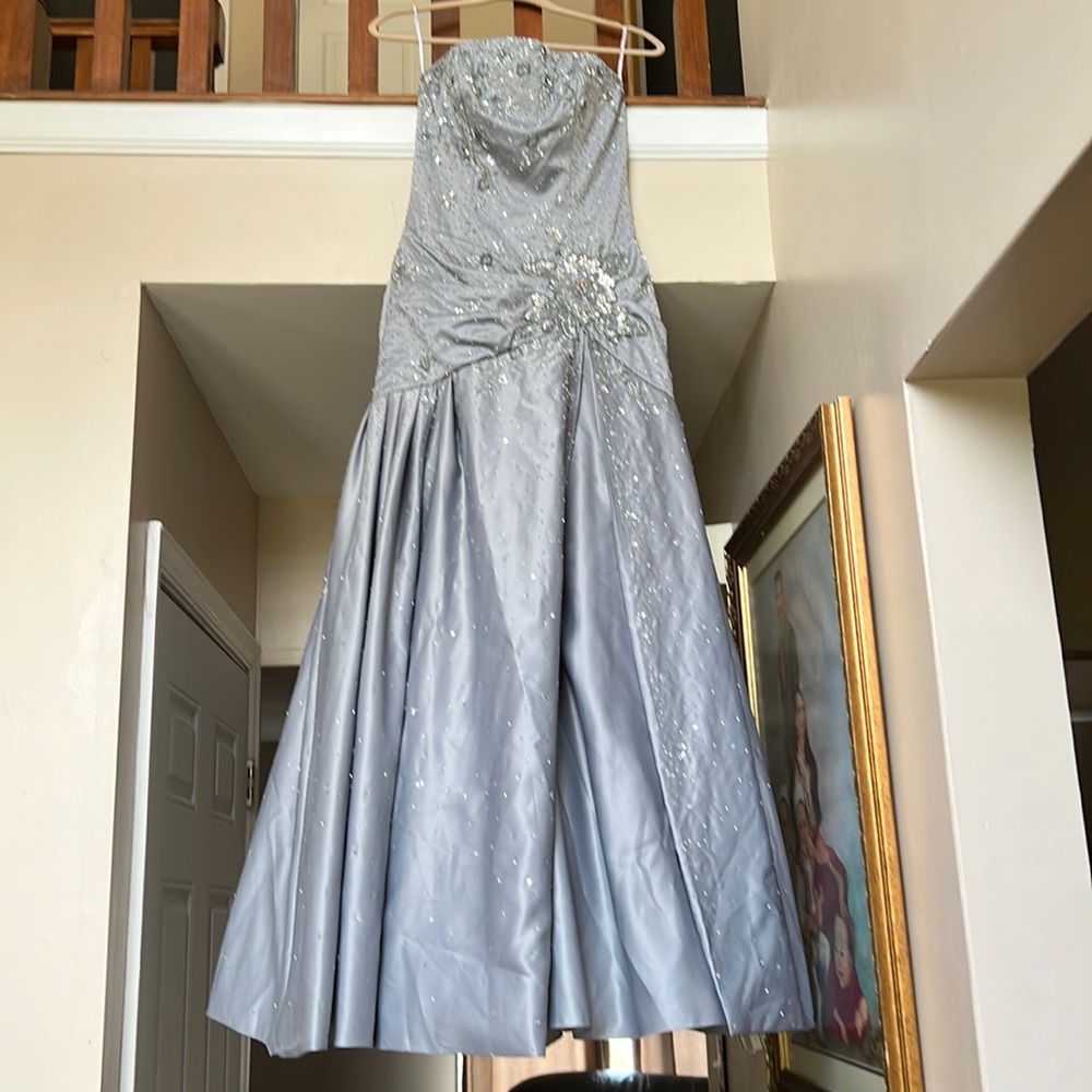 New with out tags never used size 2 jovani dress